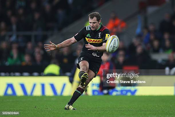 Nick Evans of Harlequins fails to score a late drop goal during the Aviva Premiership "Big Game 8" match between Harlequins and Gloucester at...