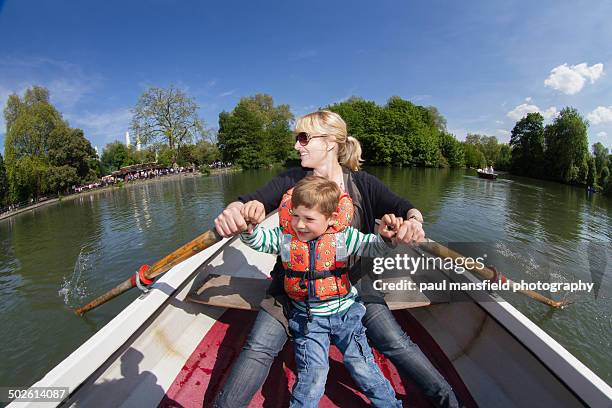 mother and son rowing a boat - battersea park fotografías e imágenes de stock