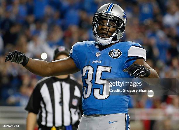 Joique Bell of the Detroit Lions celebrates a second quarter touchdown against the San Francisco 49ers at Ford Field on December 27, 2015 in Detroit,...