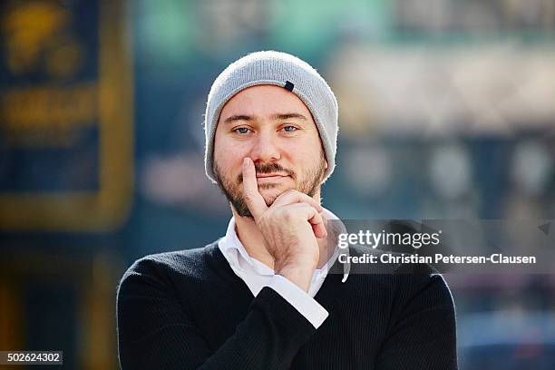 friendly caucasian male looking at camera in city environment - direttore artistico foto e immagini stock