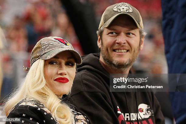 Musicians Gwen Stefani and Blake Shelton attend the NFL game between the Green Bay Packers and Arizona Cardinals at the University of Phoenix Stadium...