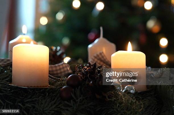 traditional german christmas centerpiece (adventskranz with candles - adventskranz stock pictures, royalty-free photos & images