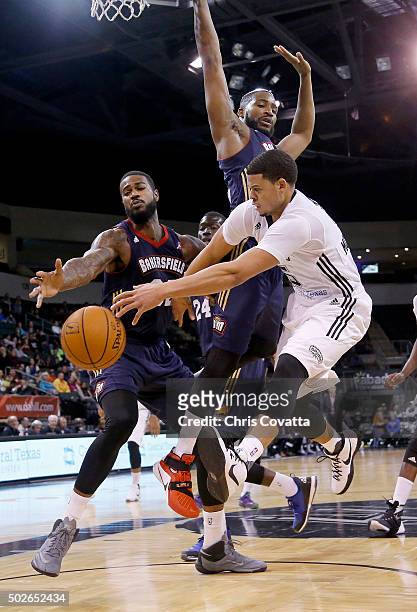 Ray McCallum of the Austin Spurs passes around Earl Clark and Deonte Burton of the Bakersfield Jam at the Cedar Park Center on December 27, 2015 in...