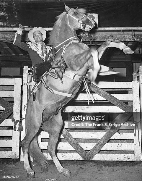 Roy Riding Trigger Trigger Horse Photos and Premium High Res Pictures - Getty Images