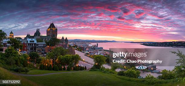 panorama of old quebec city at dawn - river st lawrence stock-fotos und bilder