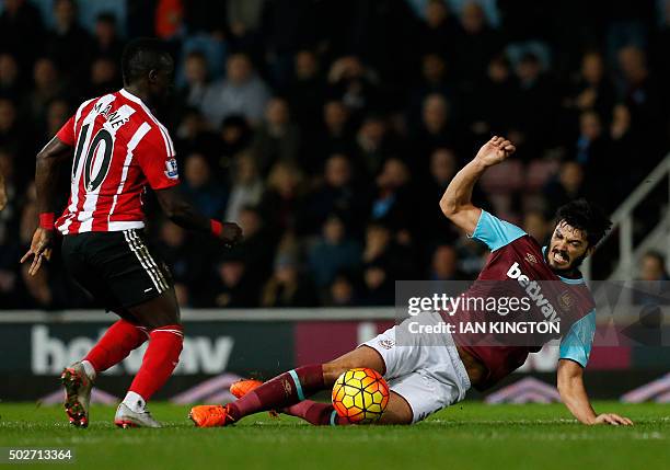 West Ham United's English defender James Tomkins vies with Southampton's Senegalese midfielder Sadio Mane during the English Premier League football...