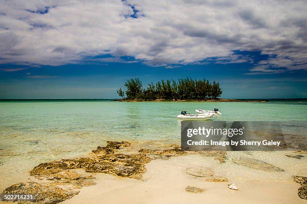 two dinghies at anchor, bahamas - marsh harbour - fotografias e filmes do acervo