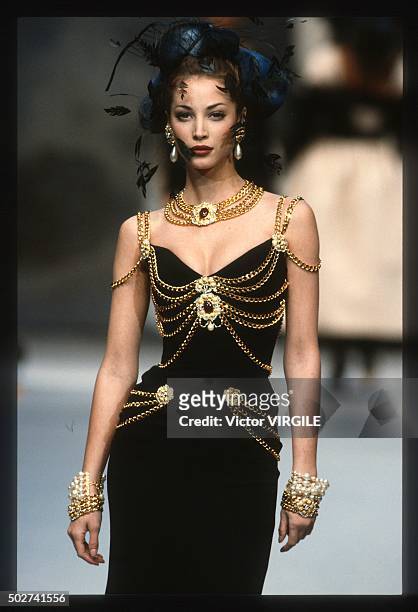 2,481 Chanel Couture 1992 Photos & High Res Pictures - Getty Images