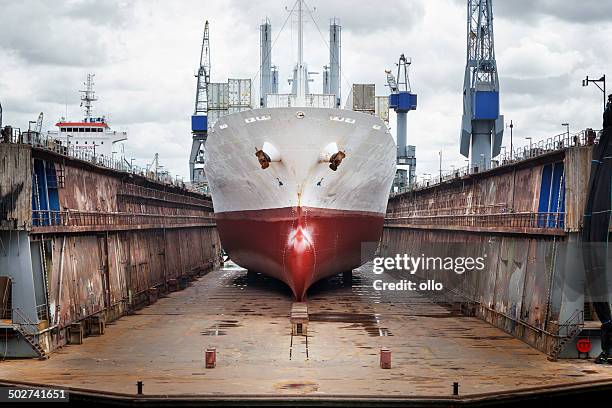 wharf, schiff und gantry kran, den hafen von rotterdam - shipyard stock-fotos und bilder