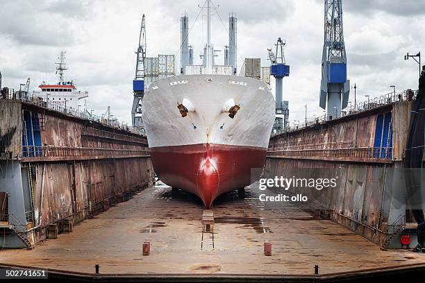 、発送とガントリー・ワーフクレーン、ロッテルダムの港 - 造船所 ストックフォトと画像