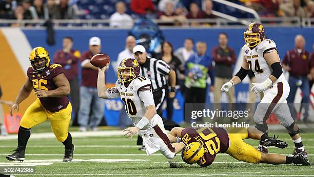 Julian Huff of the Minnesota Golden Gophers pressures quarterback Cooper Rush of the Central Michigan Chippewas in the fourth quarter leading to an...