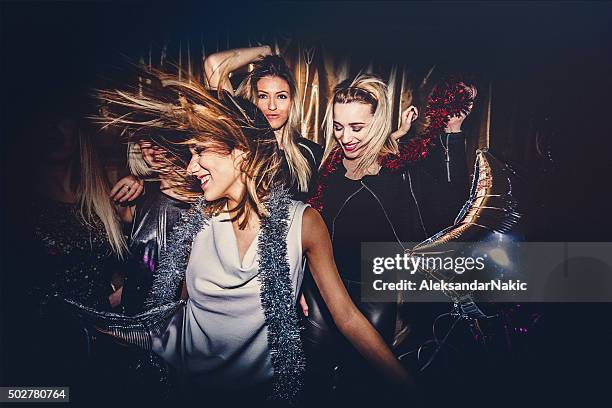 saída à noite - clube noturno imagens e fotografias de stock