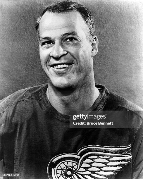 Gordie Howe of the Detroit Red Wings poses for a portrait circa 1960 in Detroit, Michigan.