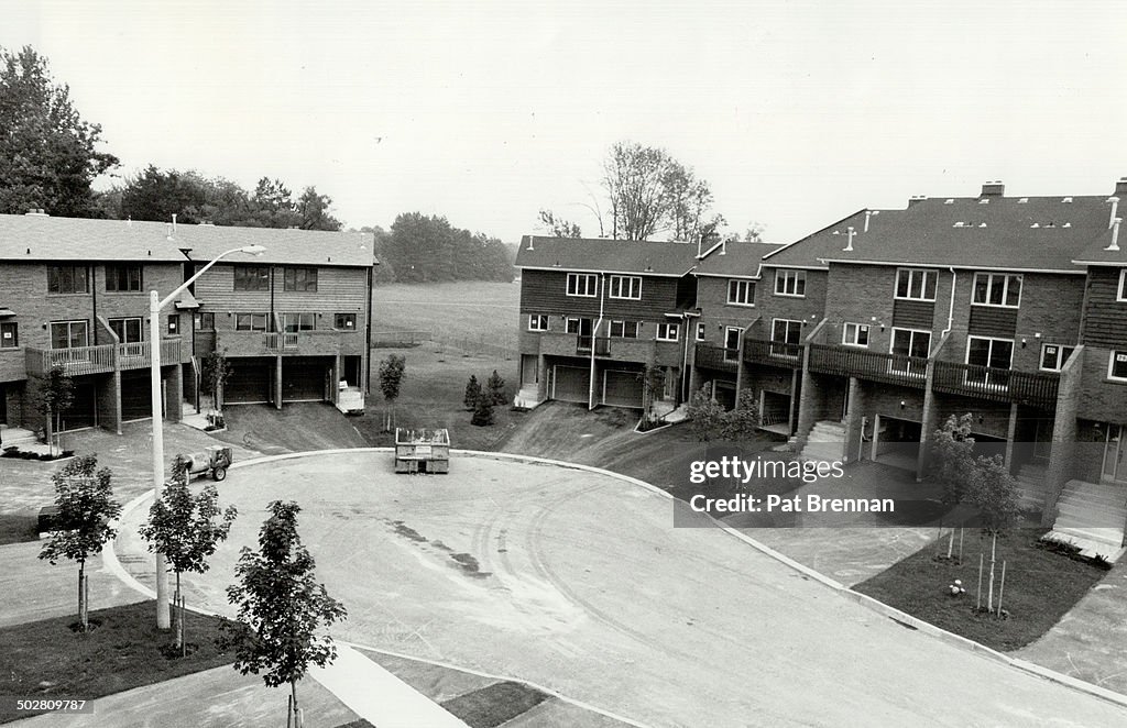 Mississauga Place: Luxury freehold townhouses on the northern boundary of the Credit Valley Golf and
