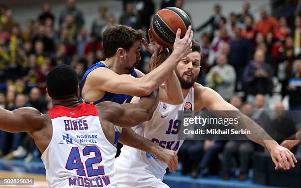 Alexey Shved, #1 of Khimki Moscow Region competes with Joel Freeland, #19 and Kyle Hines, #42 of CSKA Moscow during the Turkish Airlines Euroleague...