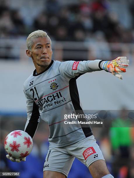 Takanori Sugeno of Kashiwa Reysol in action during the 95th Emperor's Cup semi final match between Urawa Red Diamonds and Kashiwa Reysol at Ajinomoto...