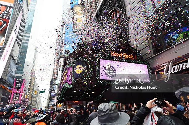 General view during the New Year's Eve 2016 Confetti Test at Times Square on December 29, 2015 in New York City.