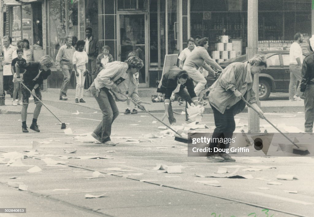 Gang cleans up after bank blast. Cameras protected by blankets are the only clue to what's happening