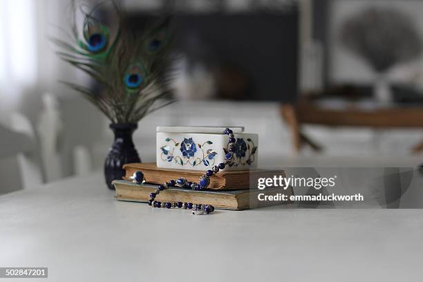 necklace, jewelry box and books on table - caixa de joias imagens e fotografias de stock