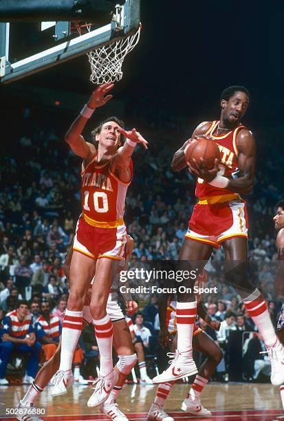 Dan Roundfield of the Atlanta Hawks grabs a rebound against the Washington Bullets during an NBA basketball game circa 1980 at the Capital Centre in...