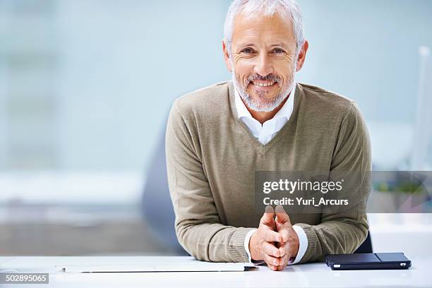 a porta do escritório está sempre aberta - ceo desk imagens e fotografias de stock