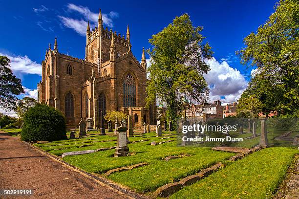 dunfermline abbey fife scotland - dunfermline abbey stock pictures, royalty-free photos & images