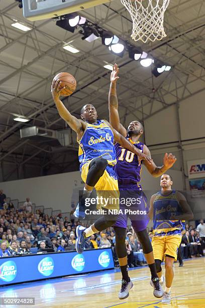 Juwan Staten of the Santa Cruz Warriors drives to the basket against the Los Angeles D-Fenders on December 22, 2015 at the Kaiser Permanente Arena in...