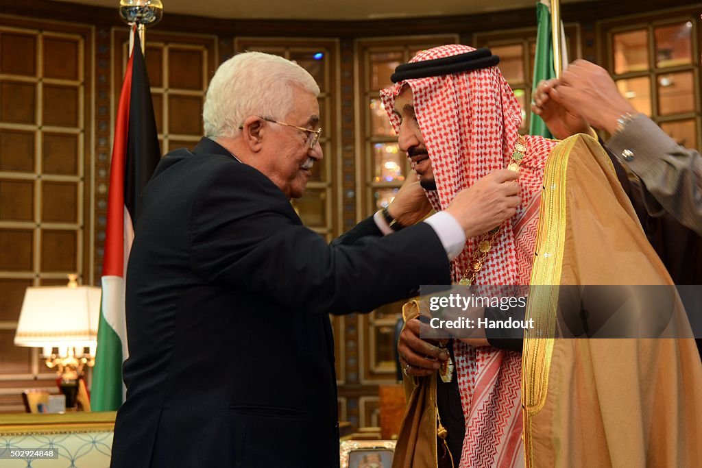 Mahmoud Abbas Meets With King Salman bin Abdul Aziz Al Saud