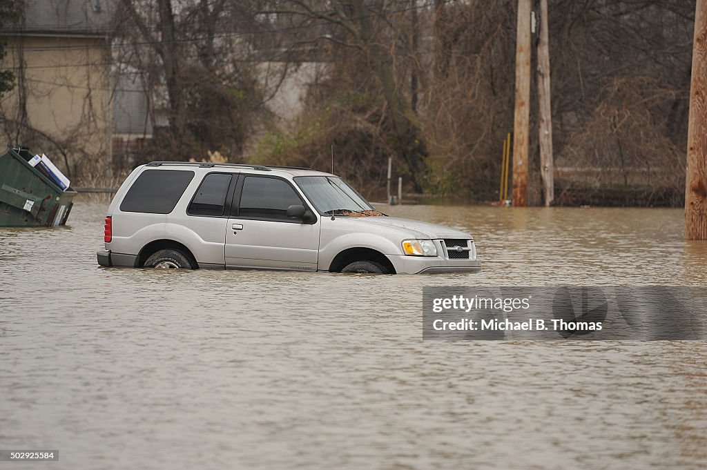 Missouri Confronts Major Flooding in 16 Counties as Rivers Crest