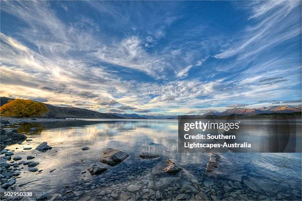 lake tekapo, canterbury plains, south island, new zealand. - canterbury plains stock pictures, royalty-free photos & images