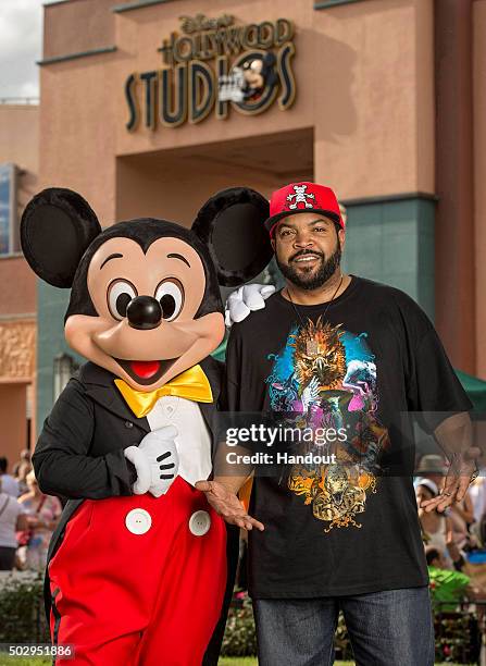 Mouse Movie Rapper Mickey Mouse What An Actor Stock-Fotos und Bilder - Getty Images