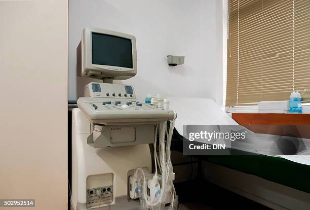 medical center inside - echokardiogramm stock-fotos und bilder
