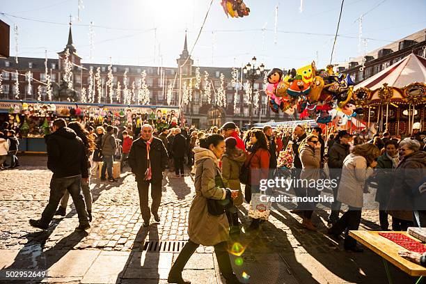 crowds visiting christmas market on plaza mayor, madrid - plaza mayor madrid stock pictures, royalty-free photos & images