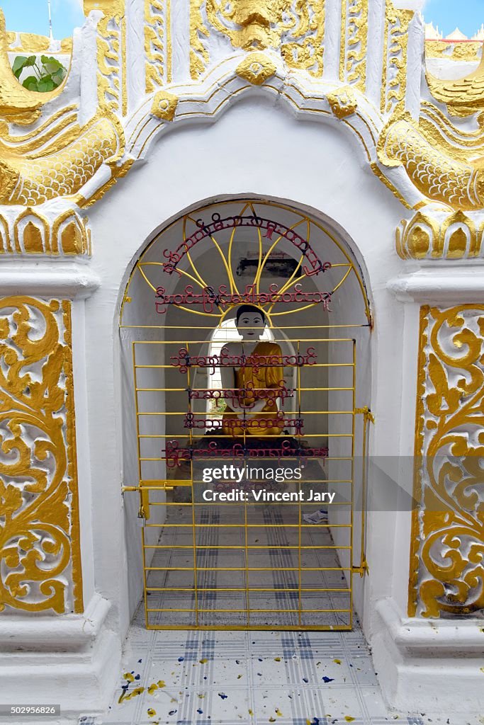 Pagoda entry