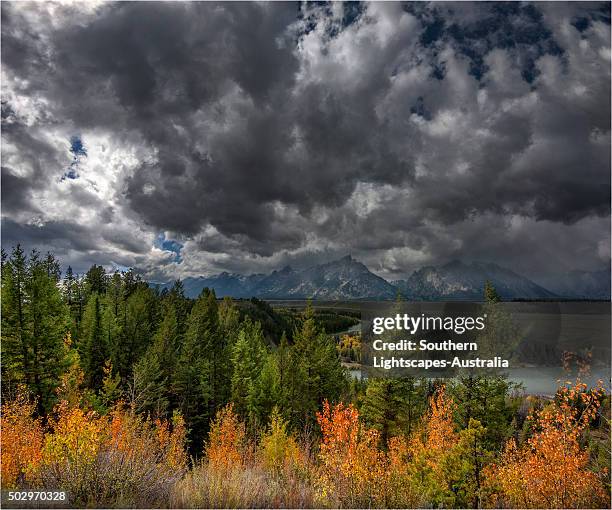 magnificent scenery of the teton mountain range, snake river overlook, grand tetons national park, wyoming, usa. - river snake stock pictures, royalty-free photos & images