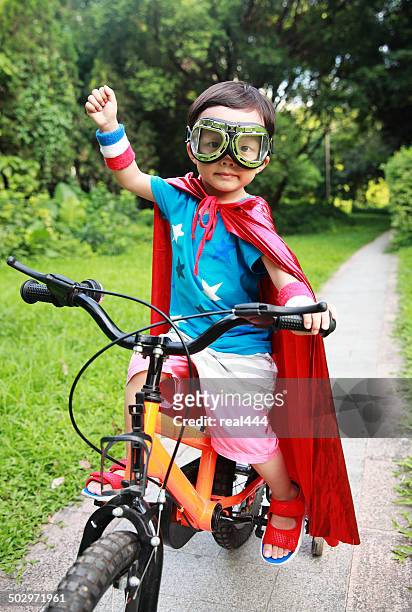 super héros - flying goggles photos et images de collection