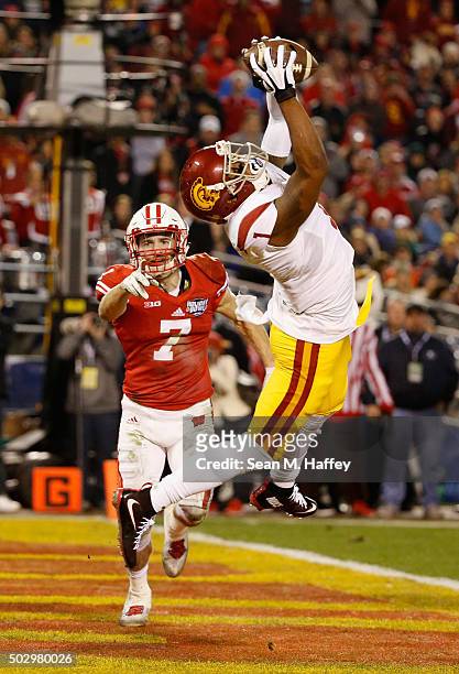Darreus Rogers of the USC Trojans makes a catch for a touchdown past Michael Caputo of the Wisconsin Badgers during the second half of the National...