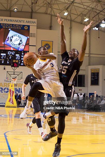 Juwan Staten of the Santa Cruz Warriors drives to the basket against the Austin Spurs during an NBA D-League game on November 28, 2015 in Santa Cruz,...