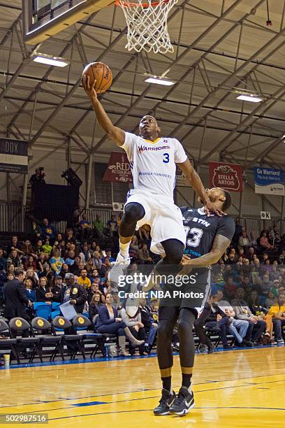 Juwan Staten of the Santa Cruz Warriors drives to the basket against the Austin Spurs during an NBA D-League game on November 28, 2015 in Santa Cruz,...