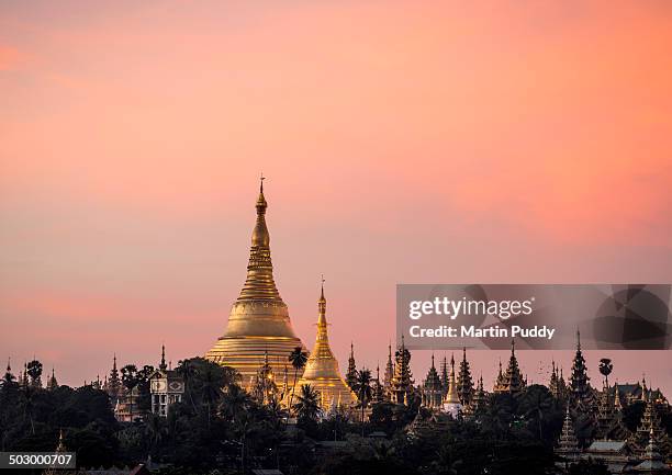 myanmar, yangon, shwedagon pagoda at sunrise - shwedagon pagoda stock pictures, royalty-free photos & images