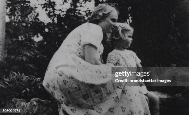 Giengen. Young woman with her daughter in the garden. 1937. Photograph. .