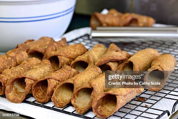 cannoli shells - cannoli stock-fotos und bilder