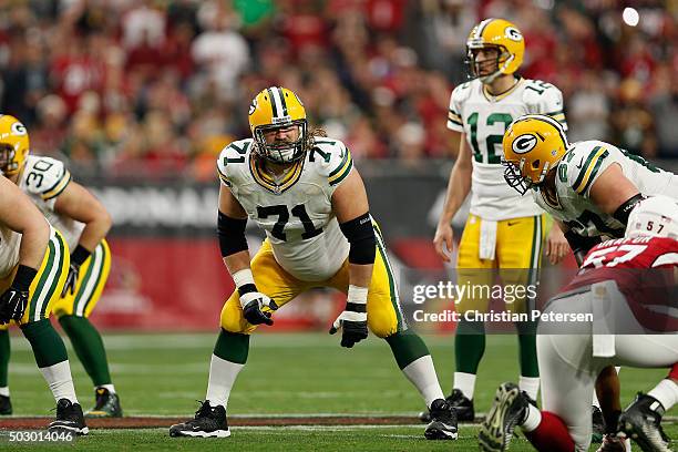 Guard Josh Sitton of the Green Bay Packers during the NFL game against the Arizona Cardinals at the University of Phoenix Stadium on December 27,...