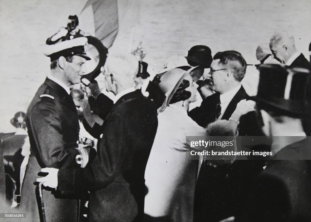 Crown Prince Frederick Of Denmark (1899-1972) Adopted In Stockholm By King Gustav V Of Sweden (1858-1950), During His Bride Ingrid Of Sweden (1910-2000) Is By Her Father Crown Prince Gustav Vi Adolf (1882-1973). Far Right In The Background Crown Prince Wil