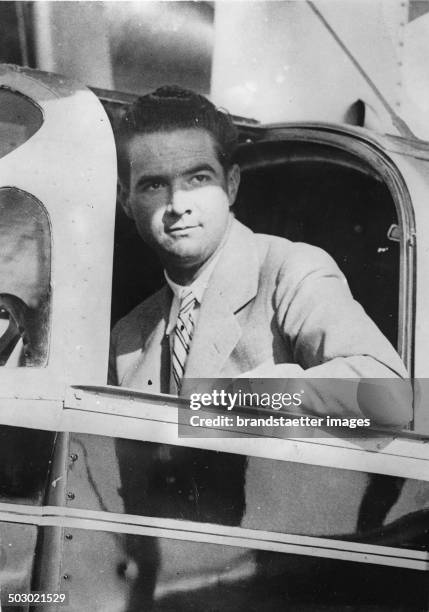 The American film producer and record flight pilot Howard Hughes. About 1930. Photograph.