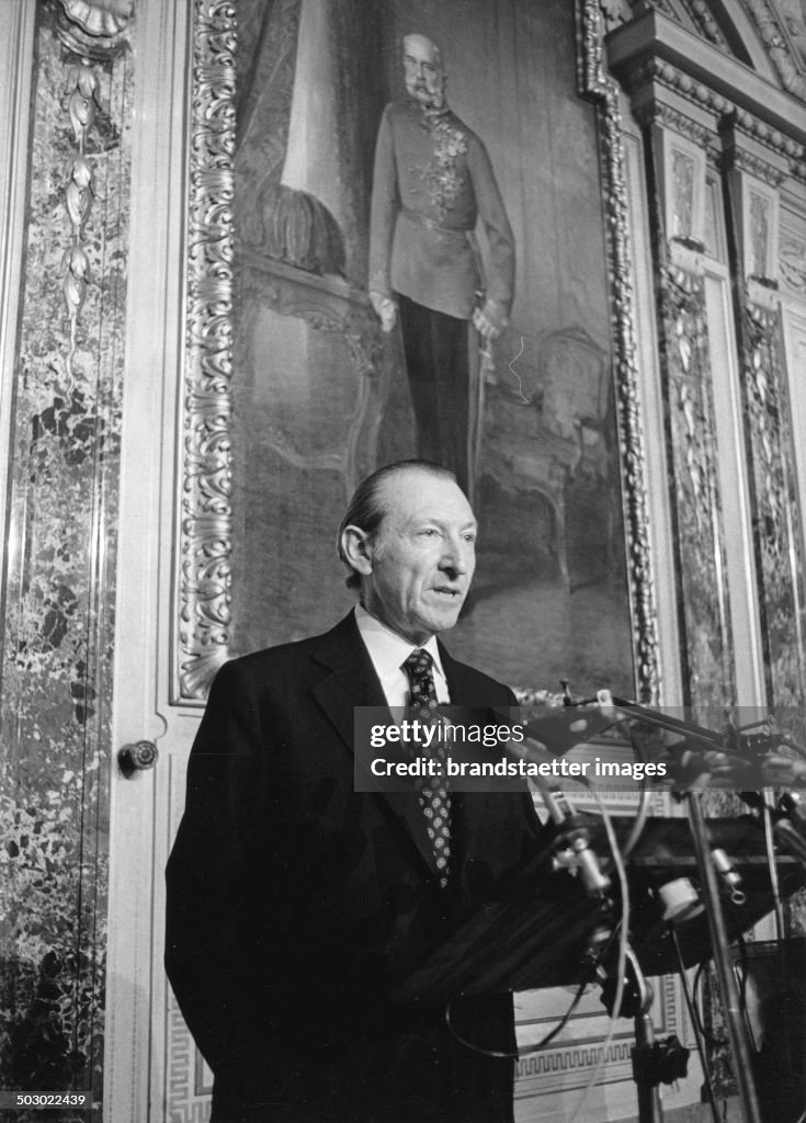 Un-Secretary-General Kurt Waldheim Was Giving A Lecture At The Haus Der Industrie. The Austrian President Rudolf Kirchschläger Was Also In Attendance At The Lecture. Vienna. 7Th April 1975. Photograph.