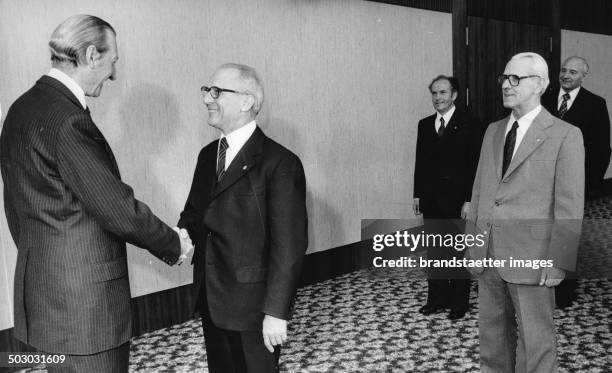 The UN Secretary-General Kurt Waldheim during his visit to the German Democratic Republic together with the General Secretary of the Central...