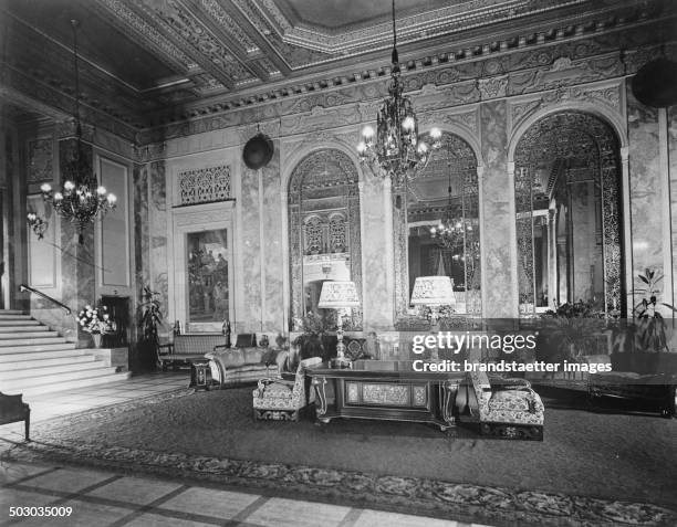 The lobby of the new hotel Sir Francis Drake in San Francisco. About 1930. Photograph.