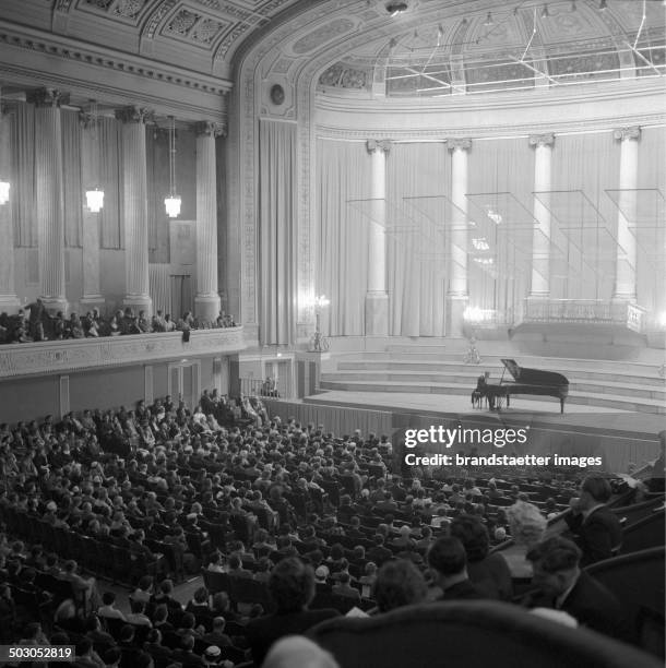 Piano concert. Konzerthaus. Vienna. About 1960. Photograph by Franz Hubmann. .