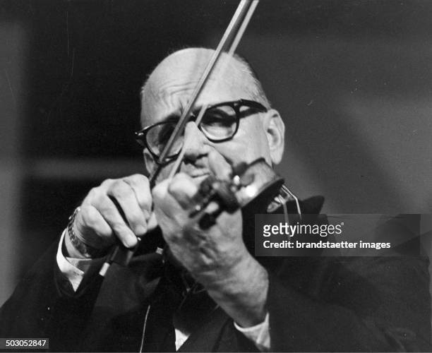 French Jazz-Violinist Stéphane Grappelli. Jazz Gala. 31 Oktober 1969. Photograph by Franz Hubmann.